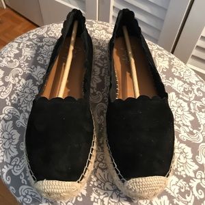 Crown Vintage Black espadrilles with scallop trim